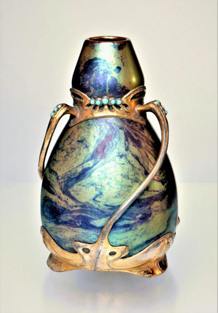 Vilmos Zsolnay Vase mit Schmucksteinen - Osiris
