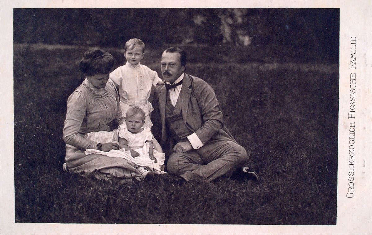Großherzog Ernst Ludwig mit seiner Familie, Foto: Susanne Homann HStAD Bestand D 27 A Nr. 100/30